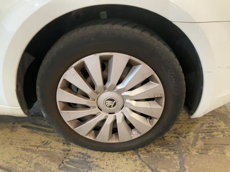 Skoda Octavia 1.6 TDI Ambition 2015 – снимка 11