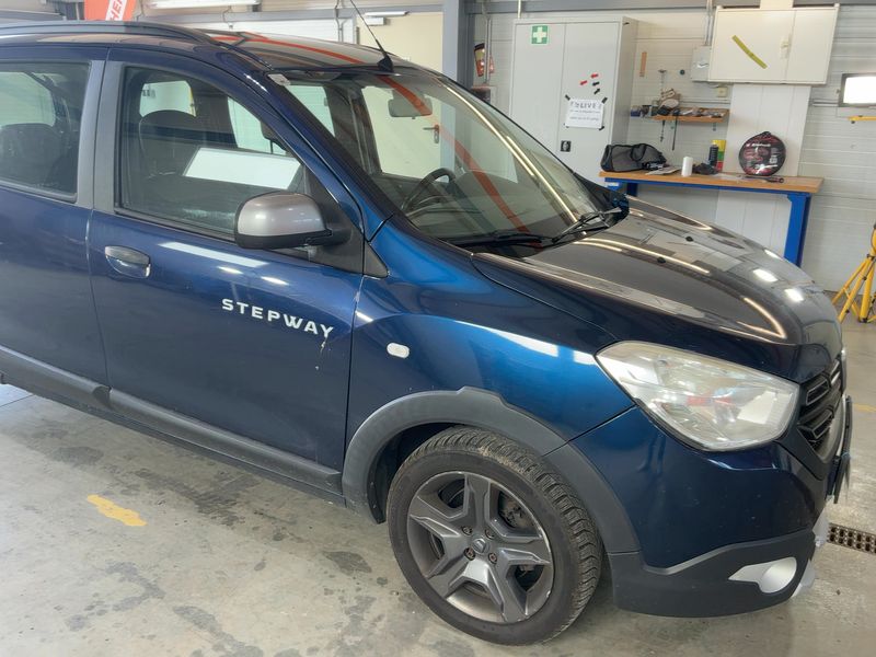 Dacia Lodgy 1.5 dCi Diesel Stepway Celebration — zdjęcie 8