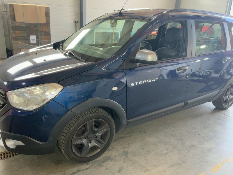 Dacia Lodgy 1.5 dCi Diesel Stepway Celebration — zdjęcie 2