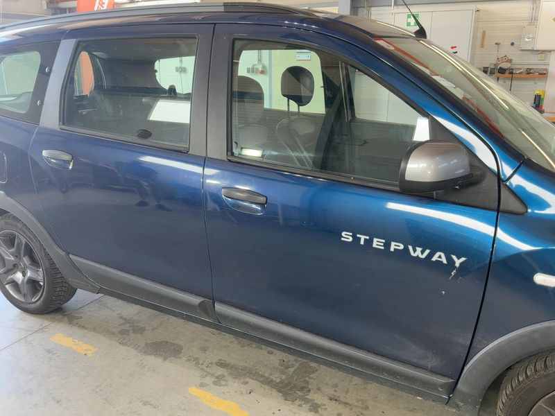 Dacia Lodgy 1.5 dCi Diesel Stepway Celebration — zdjęcie 7