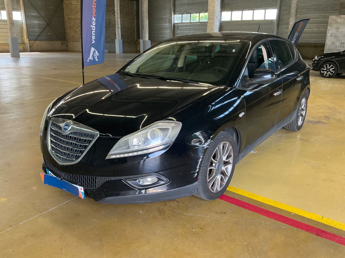 Lancia Delta 2013 — photo 1