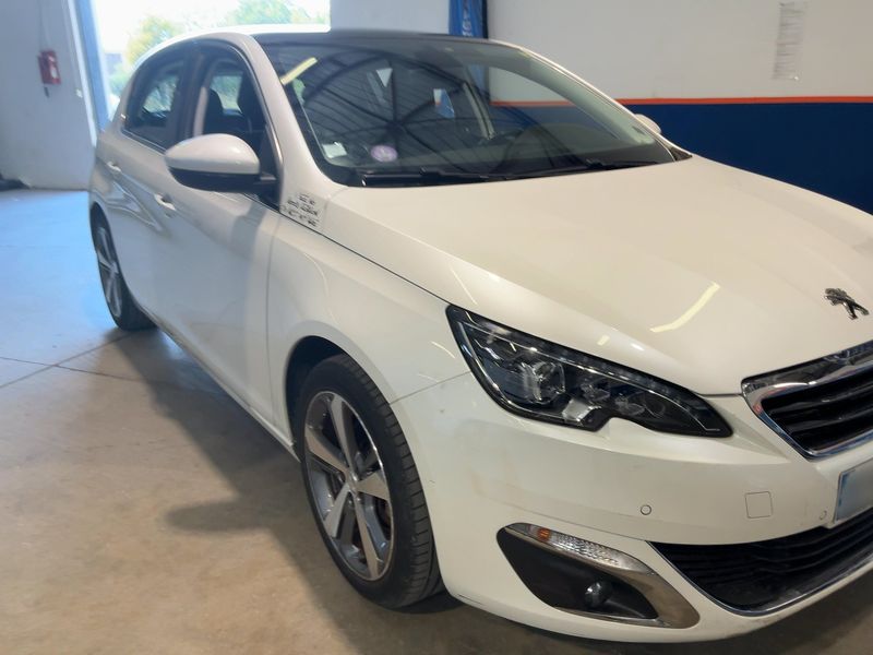 Peugeot 308 1.2 e-THP Feline 2017 – снимка 12