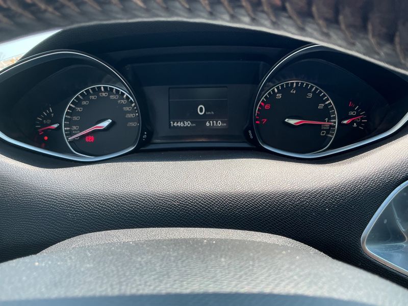 Peugeot 308 1.2 e-THP Feline 2017 – снимка 18