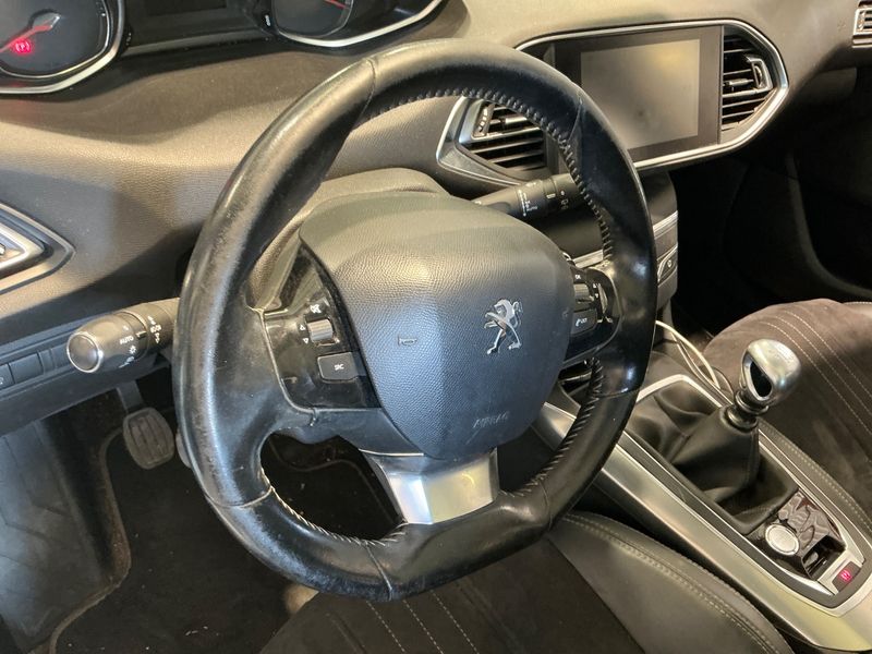 Peugeot 308 1.2 e-THP Feline 2017 – снимка 31