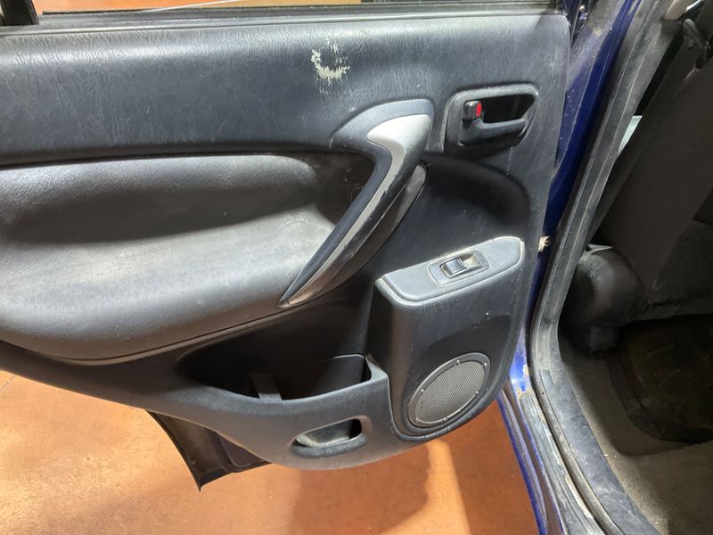 Toyota RAV 4 2.0 D-4D 4x4 2005 – снимка 24