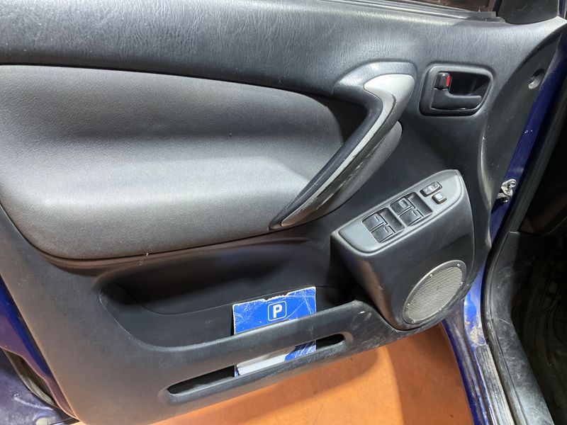 Toyota RAV 4 2.0 D-4D 4x4 2005 – снимка 23