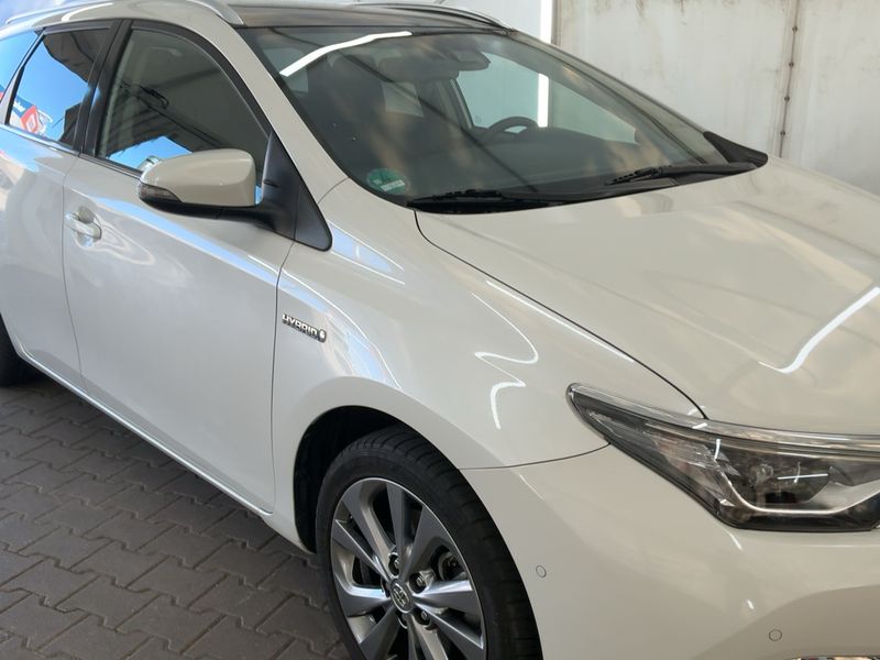Toyota Auris Touring Sports 1.8 Hybrid Executive — zdjęcie 8