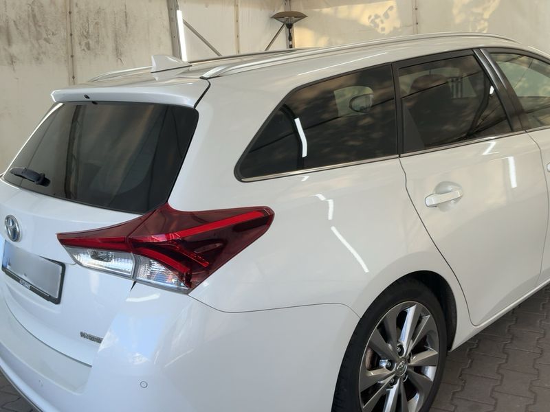 Toyota Auris Touring Sports 1.8 Hybrid Executive — zdjęcie 6