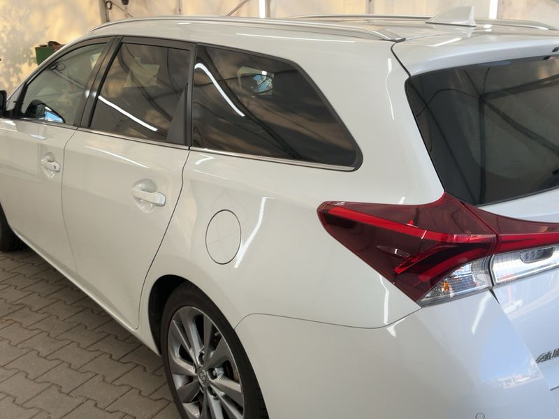 Toyota Auris Touring Sports 1.8 Hybrid Executive — zdjęcie 3