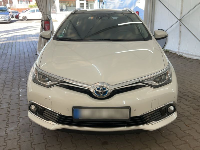 Toyota Auris Touring Sports 1.8 Hybrid Executive — zdjęcie 9