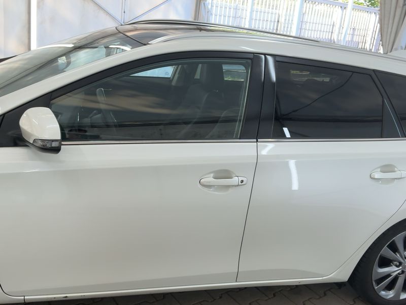 Toyota Auris Touring Sports 1.8 Hybrid Executive — zdjęcie 4