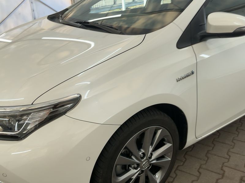 Toyota Auris Touring Sports 1.8 Hybrid Executive — zdjęcie 2