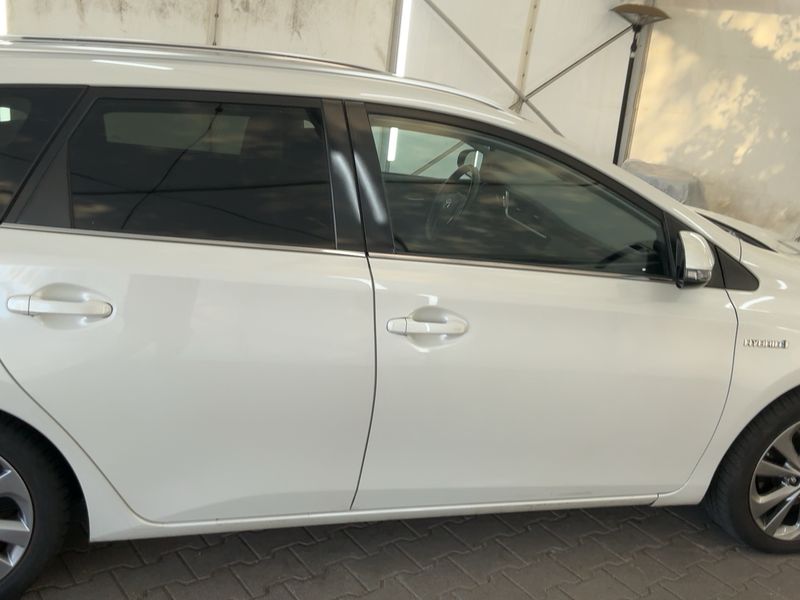 Toyota Auris Touring Sports 1.8 Hybrid Executive — zdjęcie 7