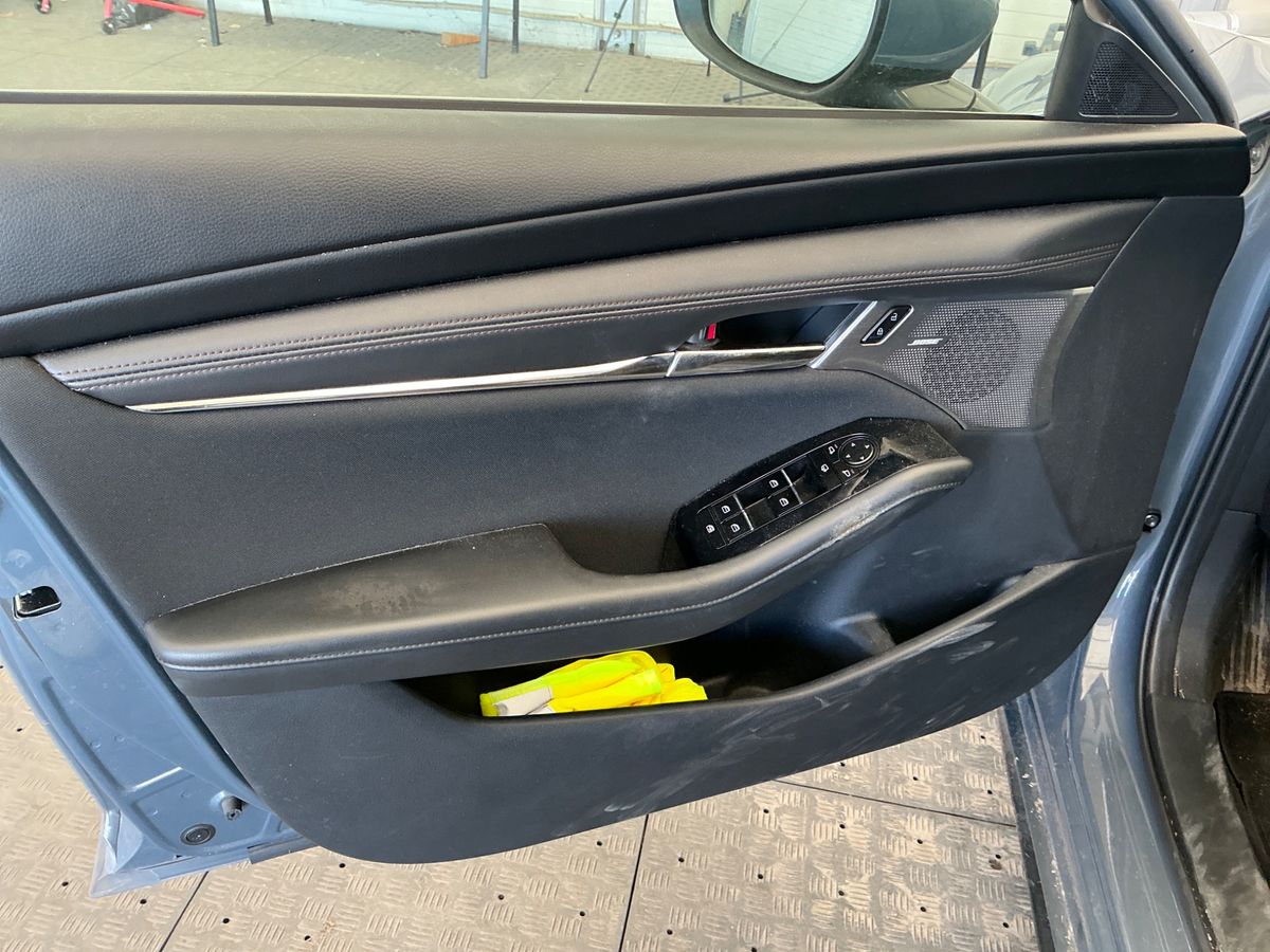 Mazda 3 2019 — photo 25