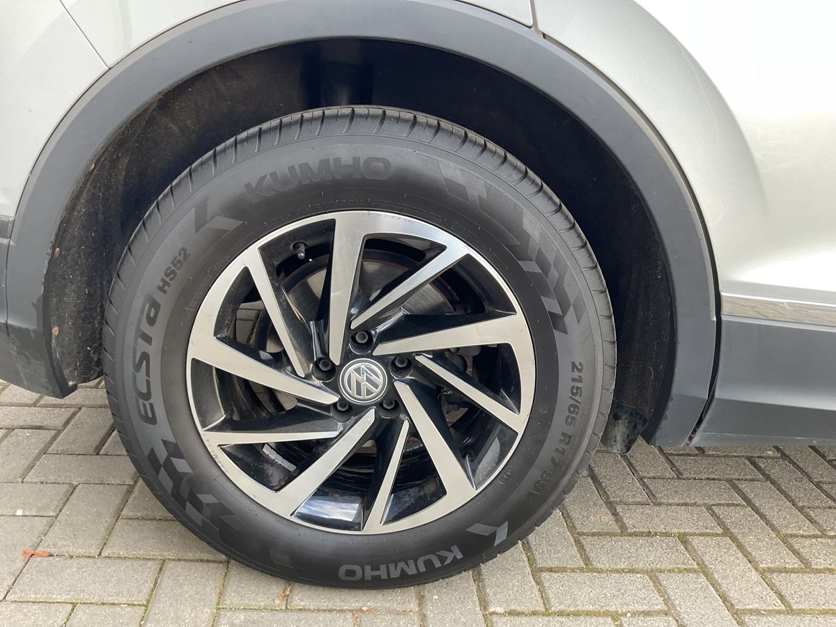 Volkswagen Tiguan 2019 — photo 33