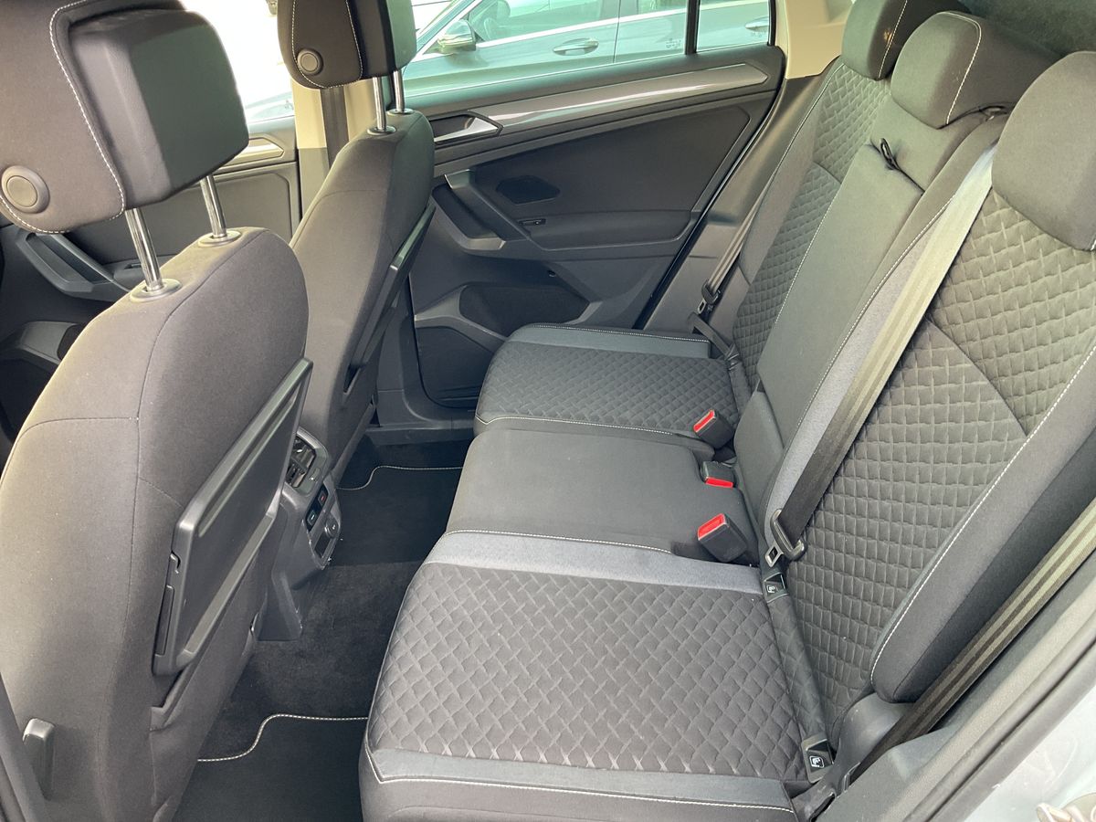 Volkswagen Tiguan 2019 — photo 25