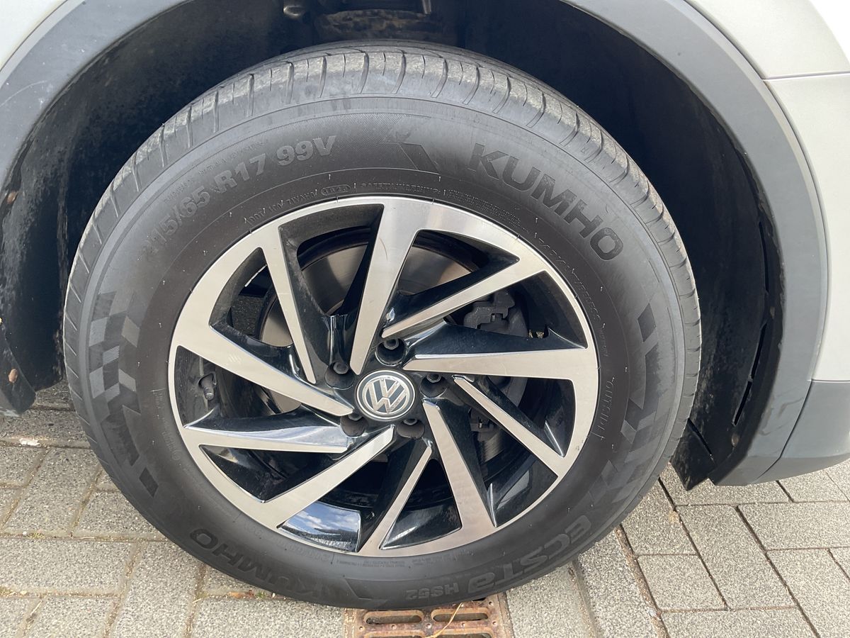Volkswagen Tiguan 2019 — photo 32