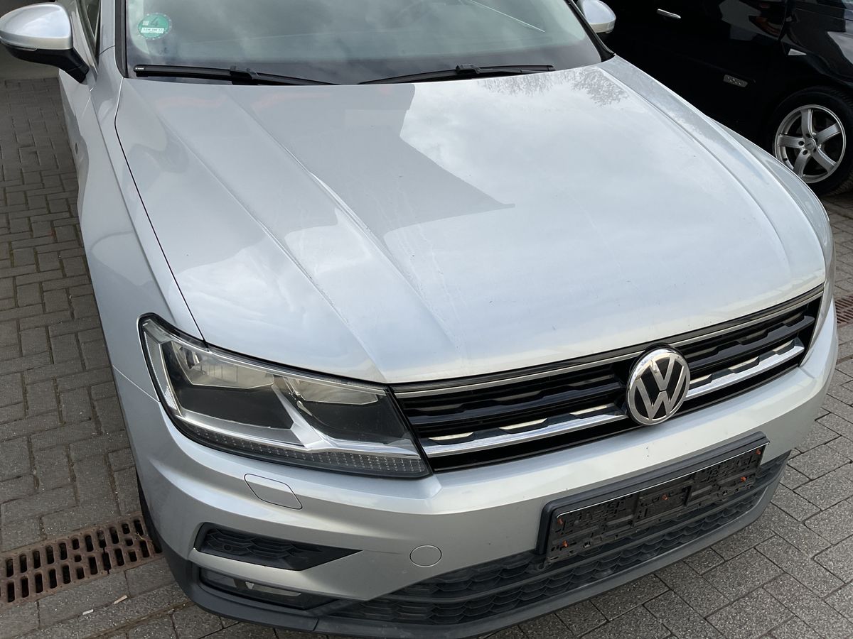 Volkswagen Tiguan 2019 — photo 38