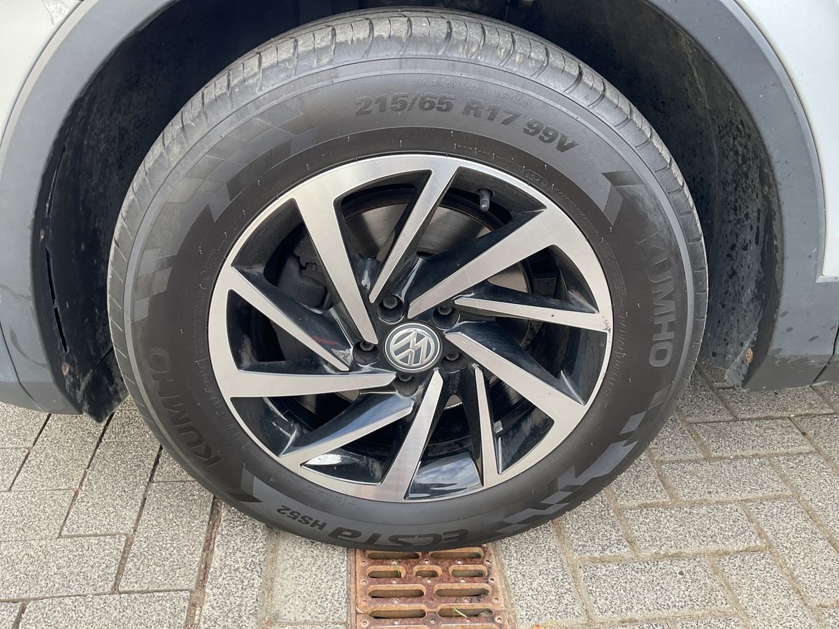 Volkswagen Tiguan 2019 — photo 31