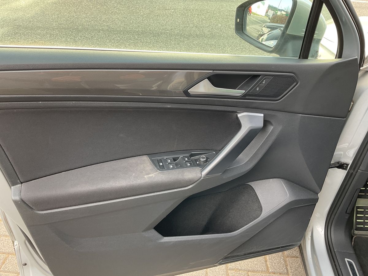 Volkswagen Tiguan 2019 — photo 28