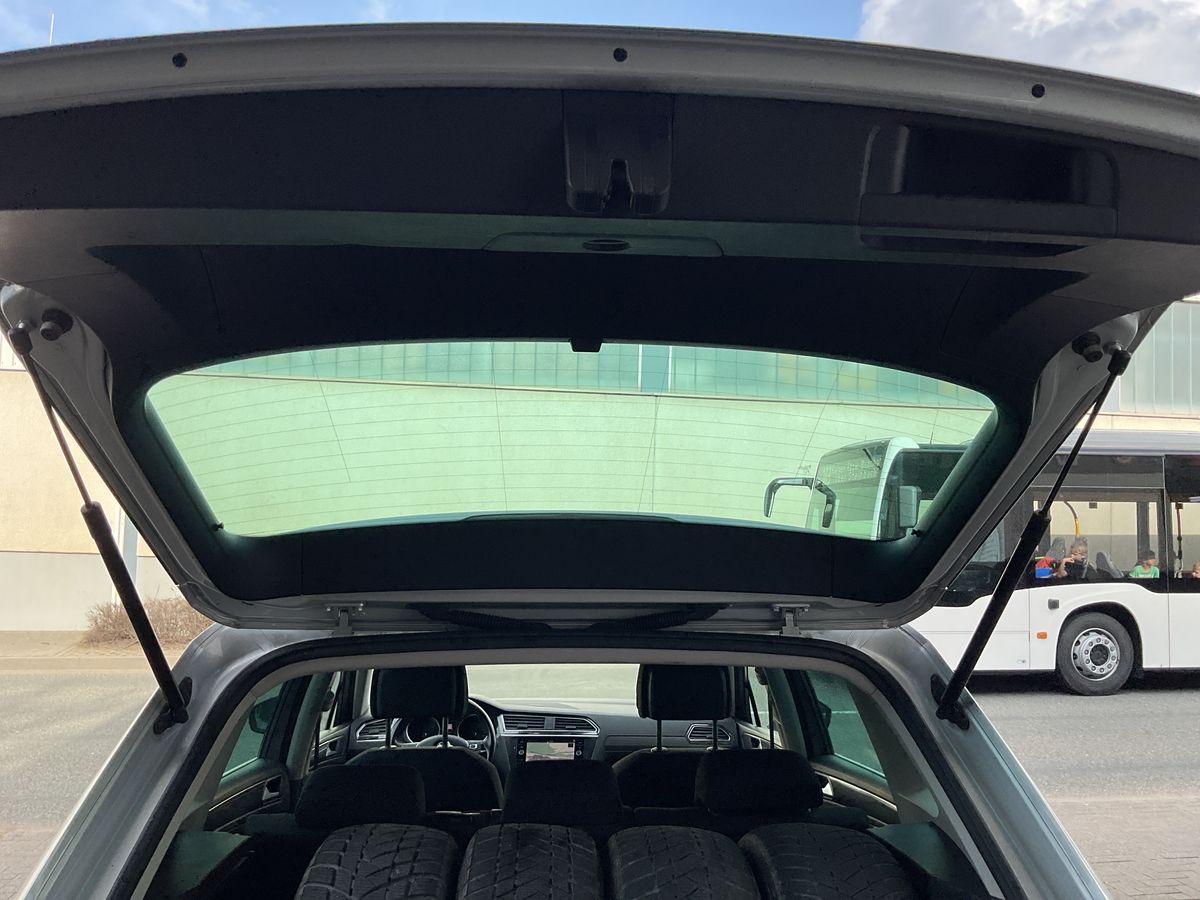Volkswagen Tiguan 2019 — photo 48