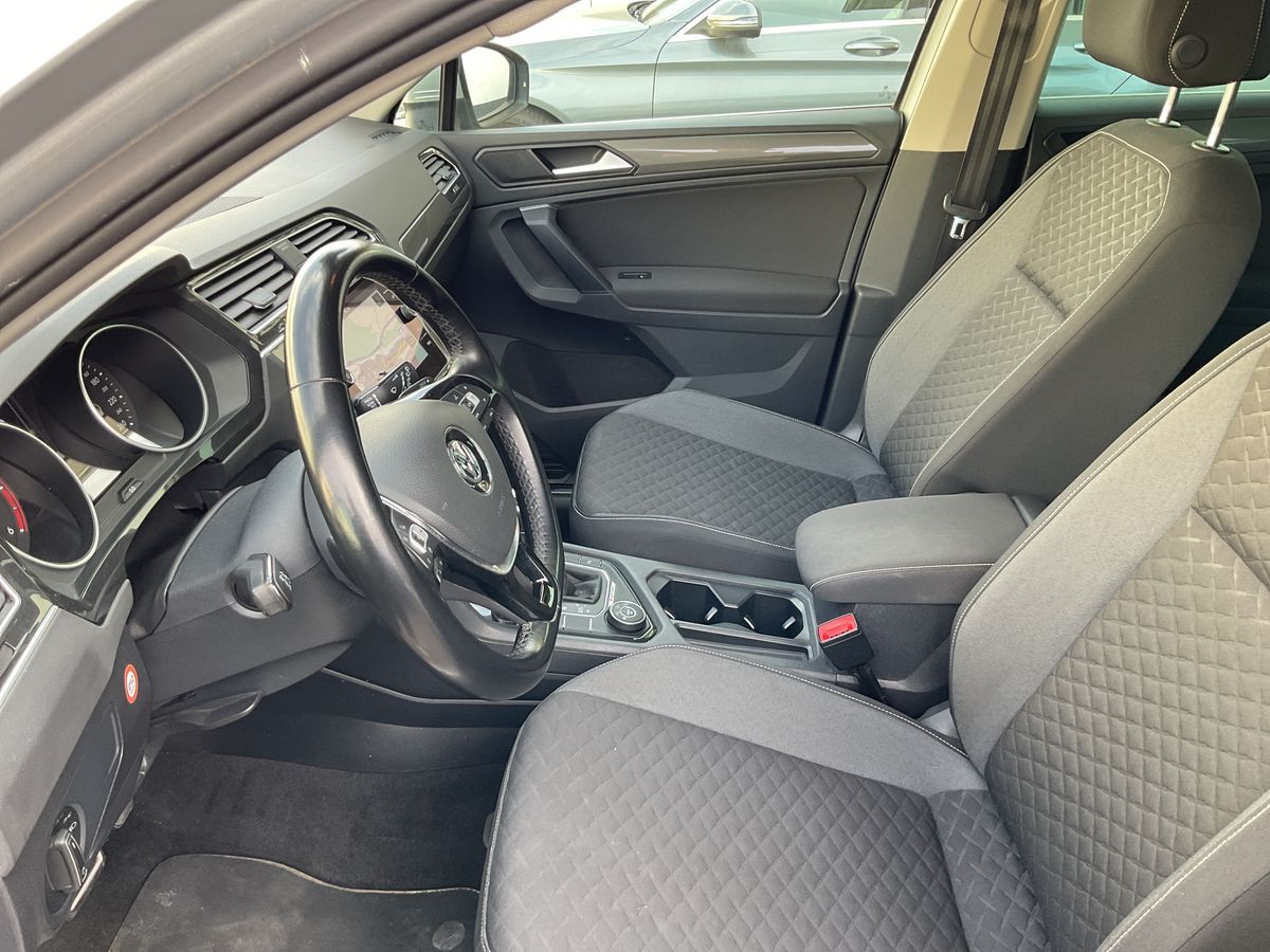 Volkswagen Tiguan 2019 — photo 23