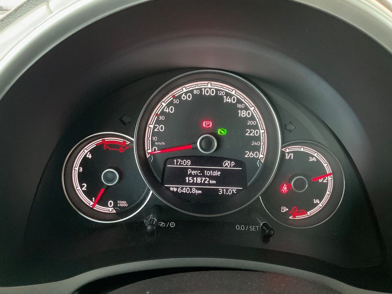 Volkswagen Beetle 2.0 TDI Design BlueMotion Tech — zdjęcie 13