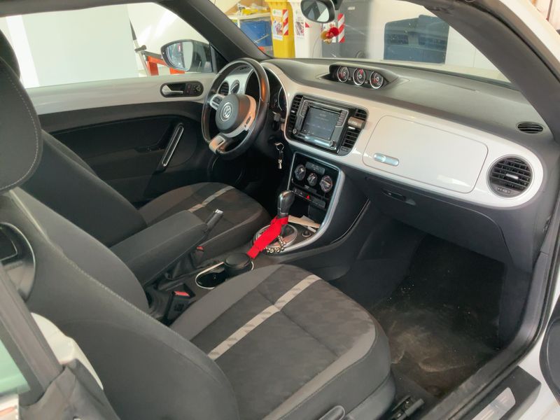 Volkswagen Beetle 2.0 TDI Design BlueMotion Tech — zdjęcie 12