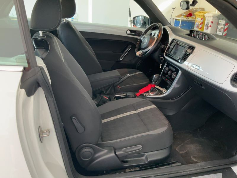 Volkswagen Beetle 2.0 TDI Design BlueMotion Tech — zdjęcie 11