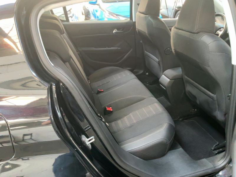 Peugeot 308 1.2 e-THP Allure — zdjęcie 14