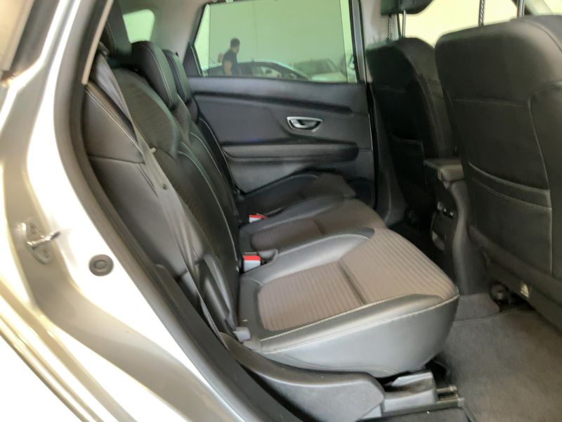 Renault Scenic 1.7 BLUE dCi Intens — zdjęcie 14