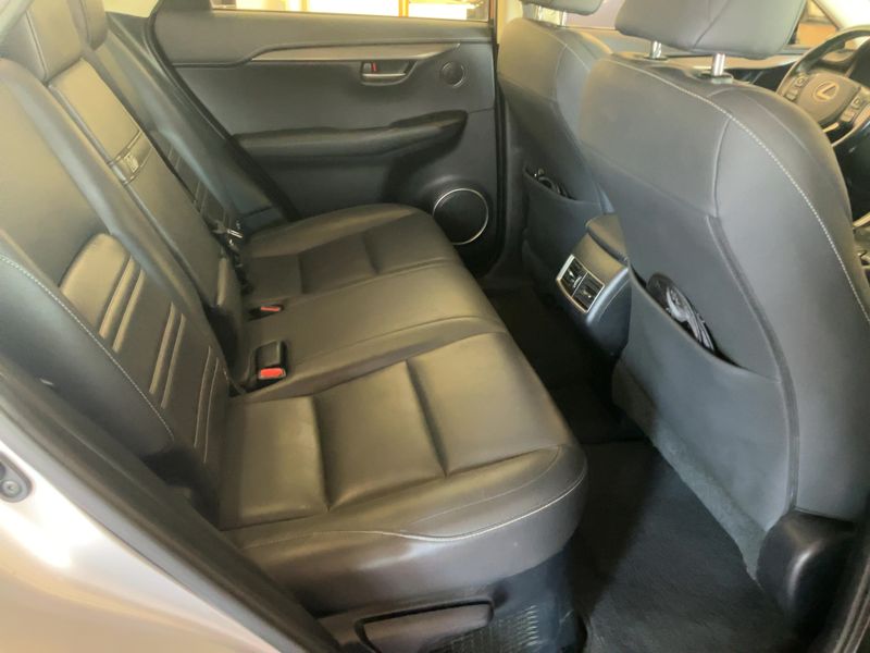 Lexus NX-Serie NX 300h E-Four Executive Line — zdjęcie 14