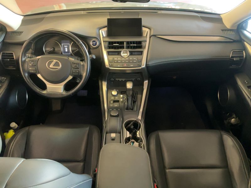 Lexus NX-Serie NX 300h E-Four Executive Line — zdjęcie 12