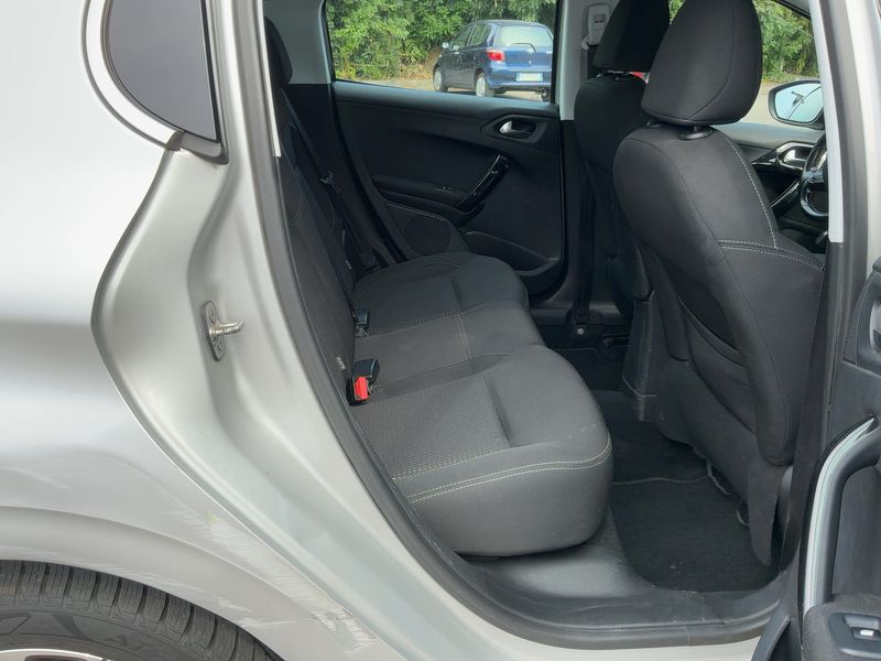 Peugeot 208 1.6 Blue-HDi Allure 2016 – снимка 19