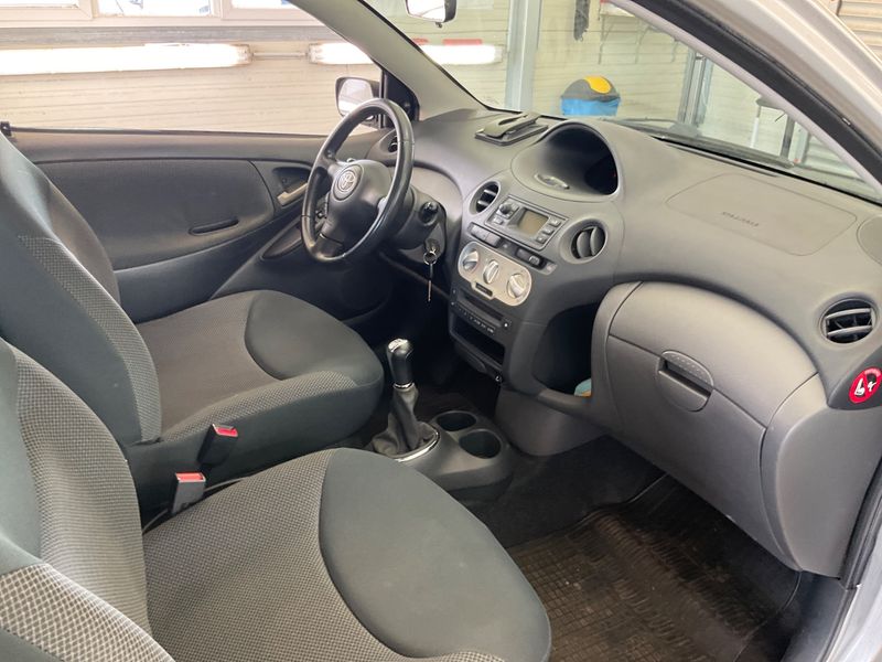 Toyota Yaris 1.0 VVT-i Luna 2005 – снимка 3