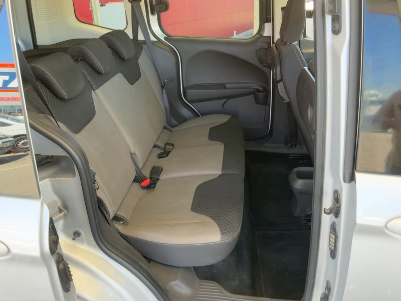 Ford Tourneo 1.0 EcoBoost Titanium — zdjęcie 14