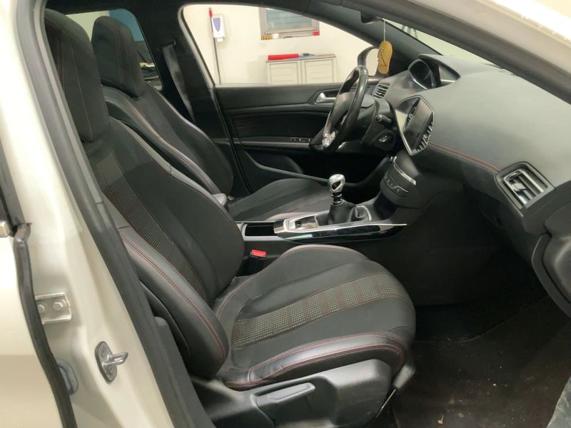 Peugeot 308 1.2 e-THP GT Line — zdjęcie 11