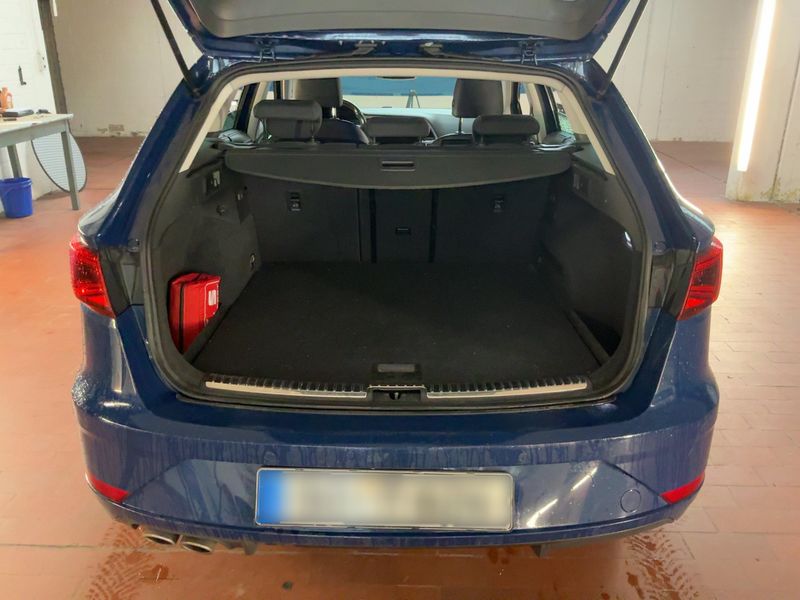 Seat Leon 2.0 TDI Xcellence — zdjęcie 10