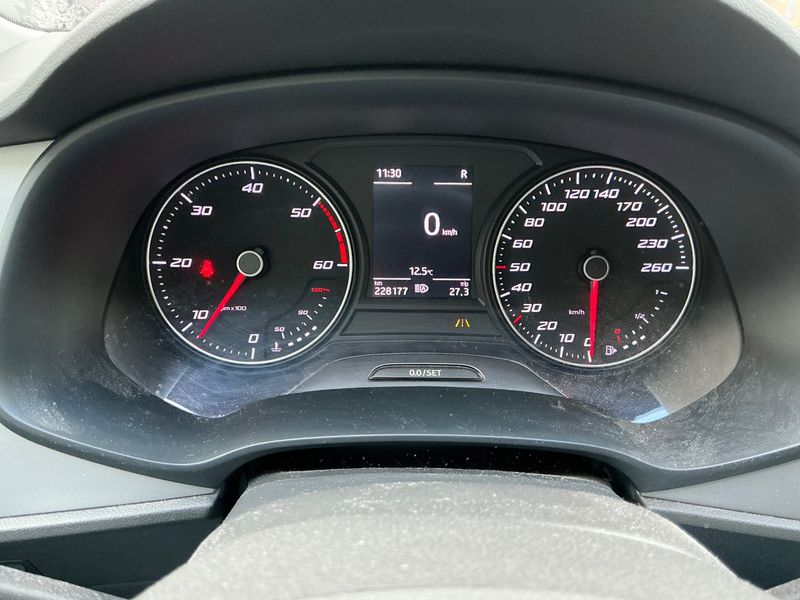 Seat Leon 2.0 TDI Xcellence — zdjęcie 13