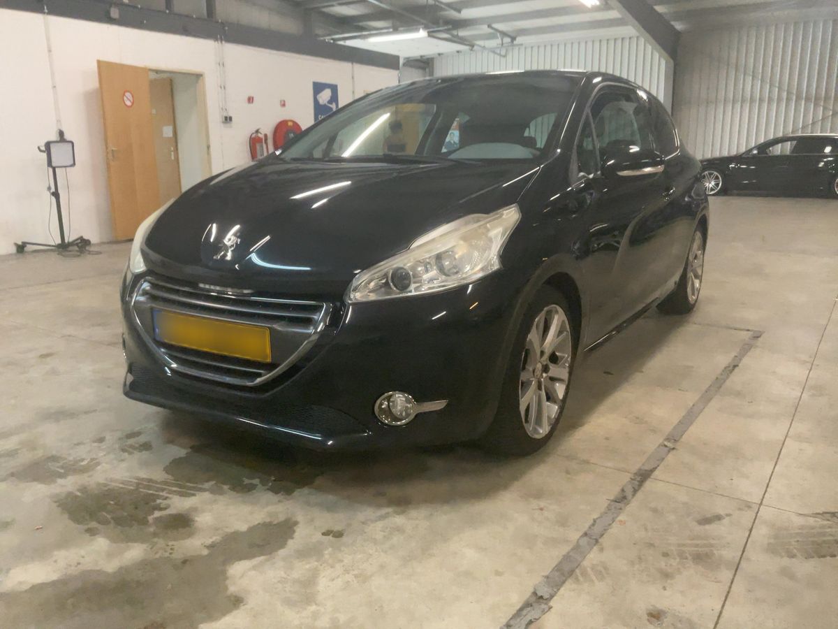 Peugeot 208 2012