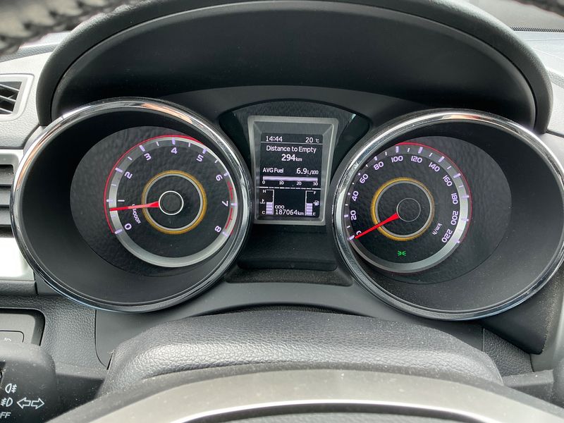 Ssangyong Tivoli 1.6 Crystal 4x2 — zdjęcie 13