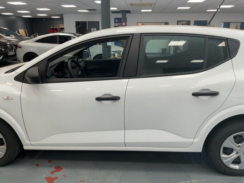 Dacia Sandero 1.0 SCe Essential 2024 – снимка 4