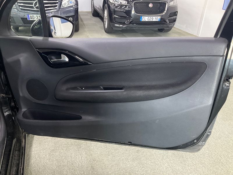 Citroen DS3 1.6 HDi SoChic 2015 – снимка 25