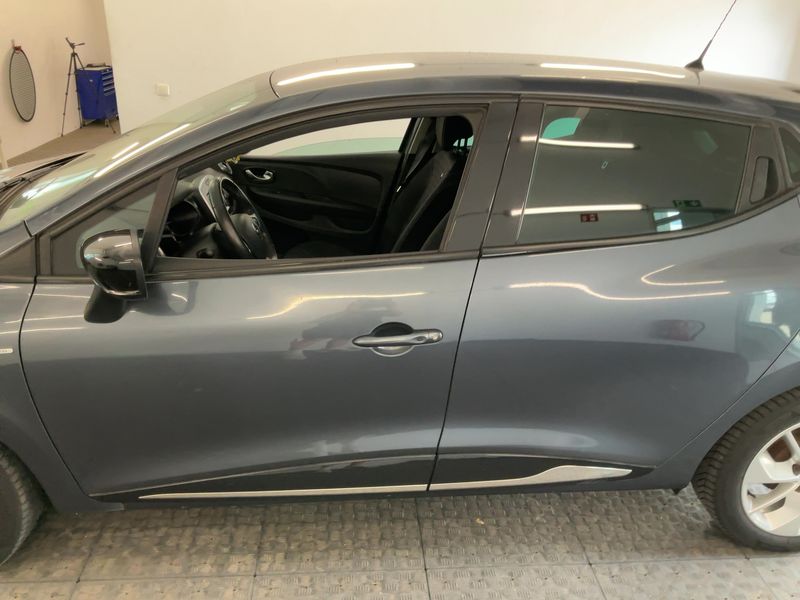 Renault Clio 1.2 Limited — zdjęcie 4