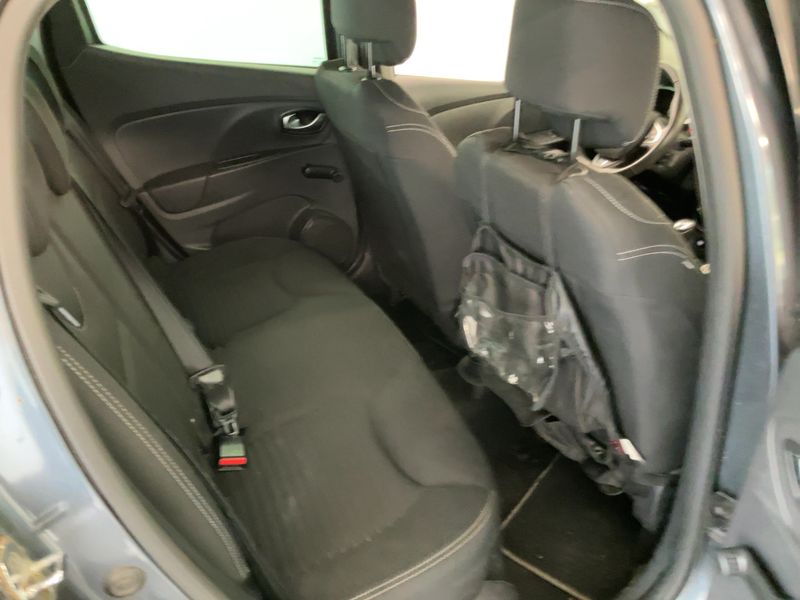 Renault Clio 1.2 Limited — zdjęcie 14