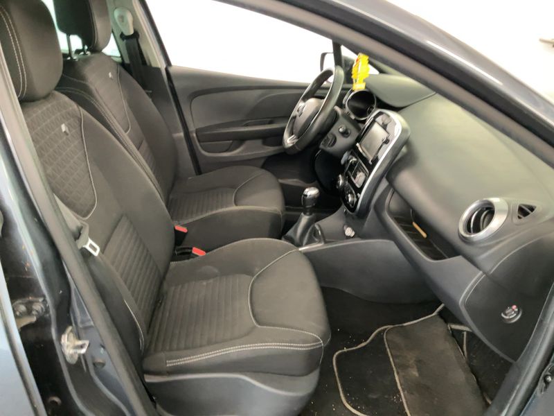 Renault Clio 1.2 Limited — zdjęcie 11