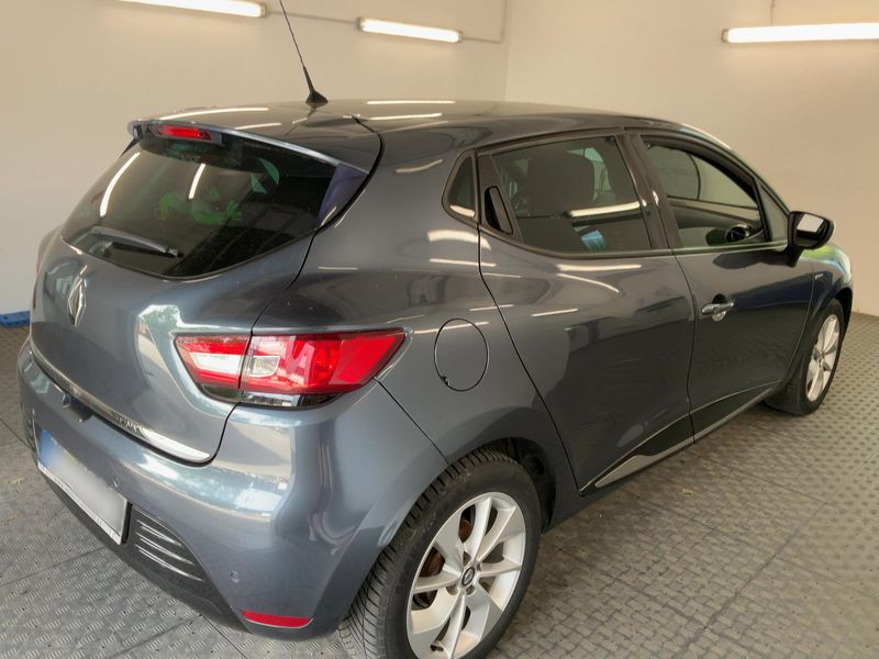 Renault Clio 1.2 Limited — zdjęcie 6