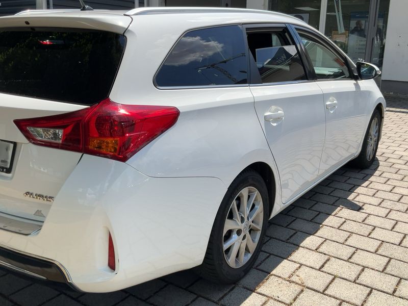 Toyota Auris Touring Sports 2.0 D-4D Life+ — zdjęcie 6