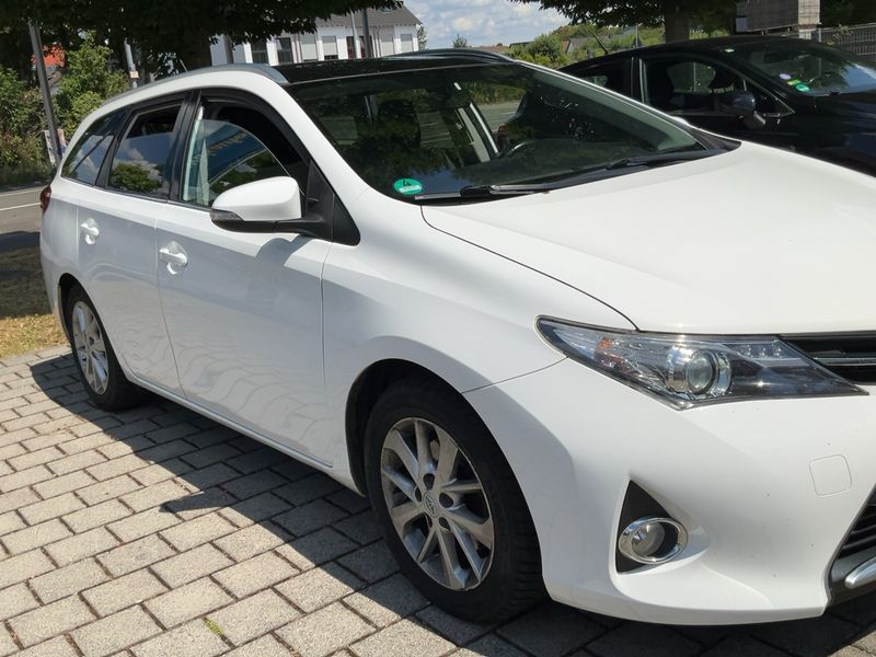 Toyota Auris Touring Sports 2.0 D-4D Life+ — zdjęcie 8