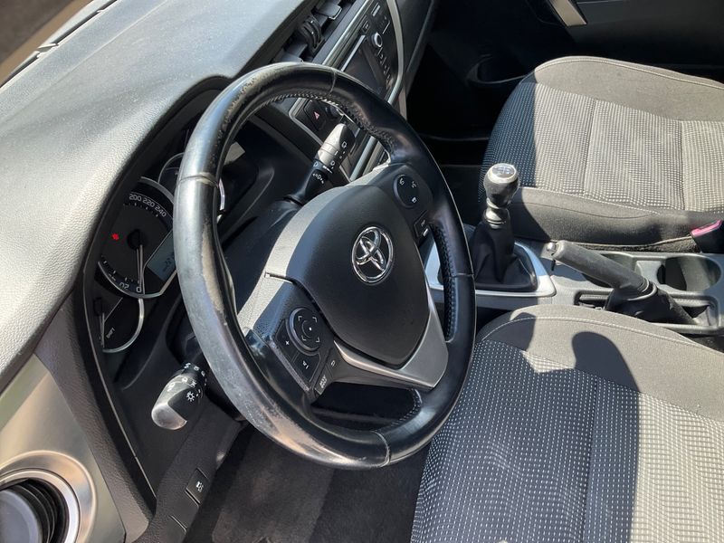 Toyota Auris Touring Sports 2.0 D-4D Life+ 2013 – снимка 31